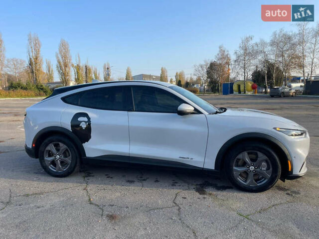Белый Форд Mustang Mach-E, объемом двигателя 0 л и пробегом 66 тыс. км за 25000 $, фото 20 на Automoto.ua