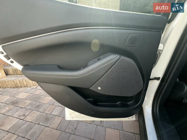 Білий Форд Mustang Mach-E, об'ємом двигуна 0 л та пробігом 48 тис. км за 25100 $, фото 31 на Automoto.ua