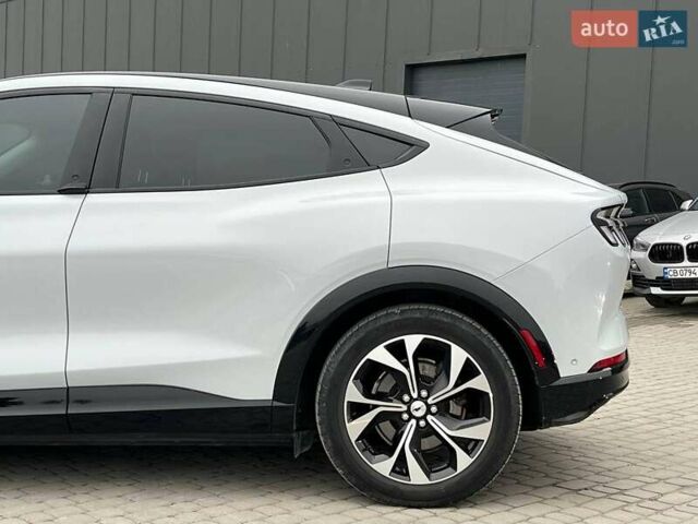 Белый Форд Mustang Mach-E, объемом двигателя 0 л и пробегом 80 тыс. км за 26640 $, фото 3 на Automoto.ua