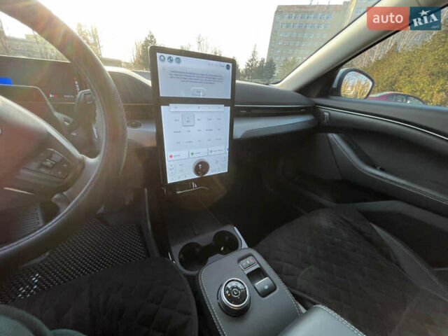 Белый Форд Mustang Mach-E, объемом двигателя 0 л и пробегом 66 тыс. км за 25000 $, фото 5 на Automoto.ua