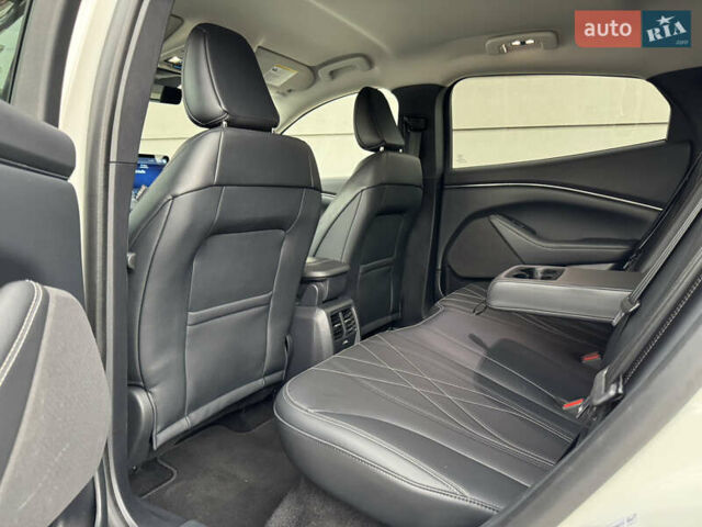 Белый Форд Mustang Mach-E, объемом двигателя 0 л и пробегом 59 тыс. км за 21950 $, фото 80 на Automoto.ua