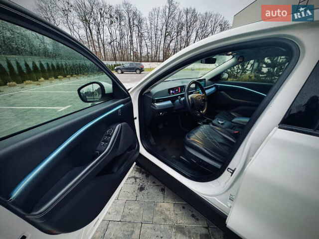 Белый Форд Mustang Mach-E, объемом двигателя 0 л и пробегом 93 тыс. км за 22250 $, фото 12 на Automoto.ua