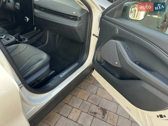 Білий Форд Mustang Mach-E, об'ємом двигуна 0 л та пробігом 48 тис. км за 25100 $, фото 21 на Automoto.ua