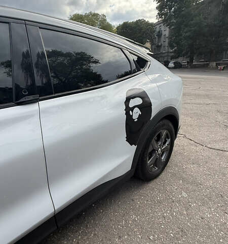 Белый Форд Mustang Mach-E, объемом двигателя 0 л и пробегом 66 тыс. км за 25000 $, фото 12 на Automoto.ua