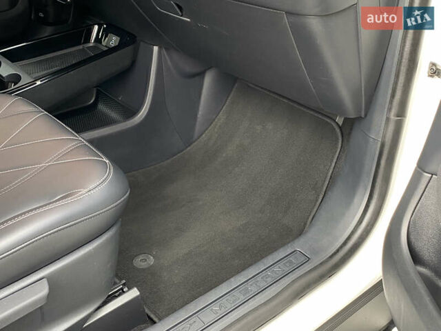 Белый Форд Mustang Mach-E, объемом двигателя 0 л и пробегом 58 тыс. км за 22950 $, фото 79 на Automoto.ua