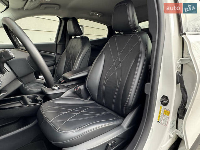 Белый Форд Mustang Mach-E, объемом двигателя 0 л и пробегом 59 тыс. км за 21950 $, фото 65 на Automoto.ua