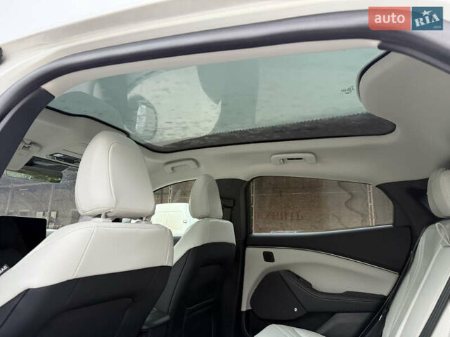 Білий Форд Mustang Mach-E, об'ємом двигуна 0 л та пробігом 61 тис. км за 23500 $, фото 13 на Automoto.ua