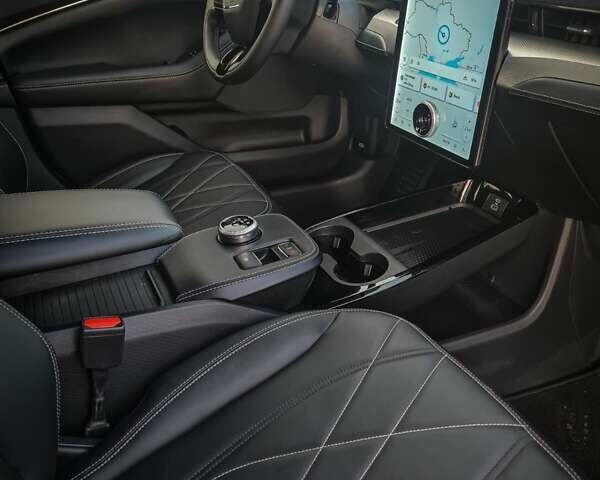 Белый Форд Mustang Mach-E, объемом двигателя 0 л и пробегом 34 тыс. км за 27000 $, фото 6 на Automoto.ua