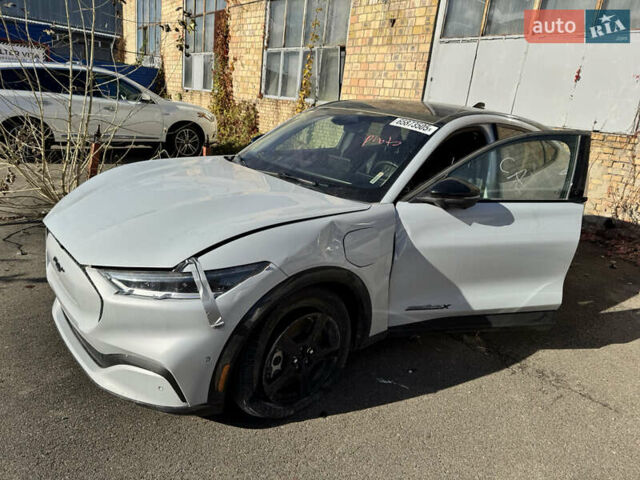 Білий Форд Mustang Mach-E, об'ємом двигуна 0 л та пробігом 90 тис. км за 21500 $, фото 1 на Automoto.ua