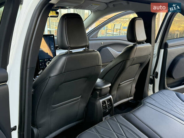 Белый Форд Mustang Mach-E, объемом двигателя 0 л и пробегом 60 тыс. км за 22200 $, фото 61 на Automoto.ua