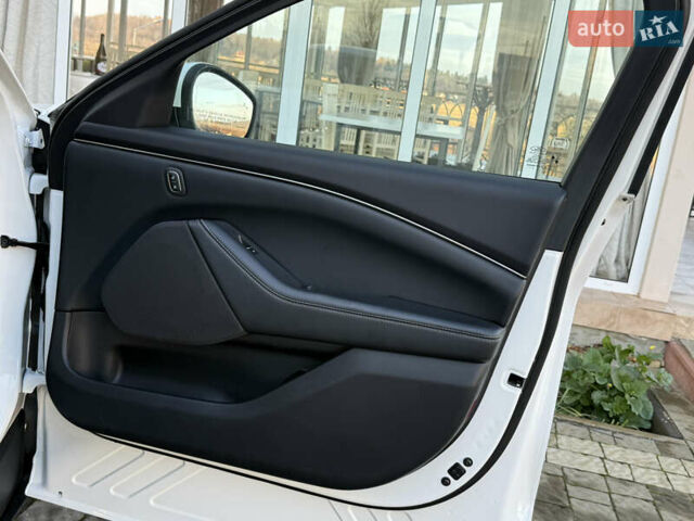 Белый Форд Mustang Mach-E, объемом двигателя 0 л и пробегом 60 тыс. км за 22200 $, фото 63 на Automoto.ua