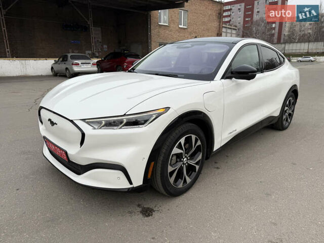 Білий Форд Mustang Mach-E, об'ємом двигуна 0 л та пробігом 61 тис. км за 23500 $, фото 7 на Automoto.ua