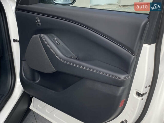 Белый Форд Mustang Mach-E, объемом двигателя 0 л и пробегом 58 тыс. км за 22950 $, фото 71 на Automoto.ua