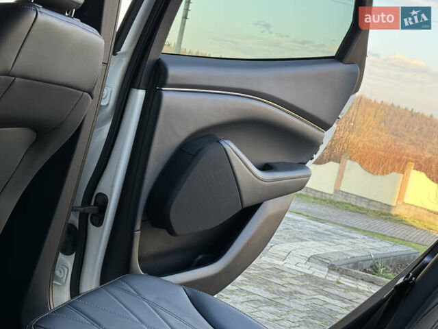 Белый Форд Mustang Mach-E, объемом двигателя 0 л и пробегом 60 тыс. км за 22200 $, фото 55 на Automoto.ua