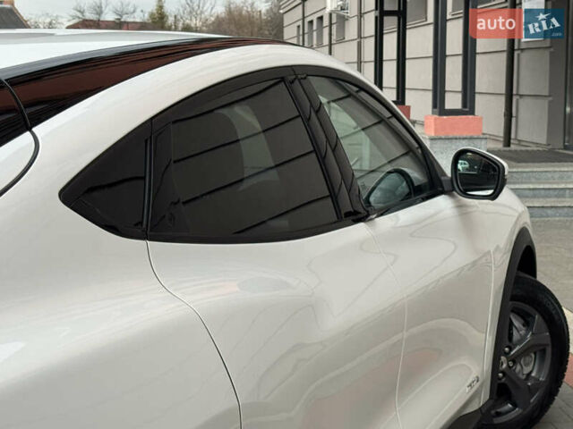 Белый Форд Mustang Mach-E, объемом двигателя 0 л и пробегом 59 тыс. км за 21950 $, фото 53 на Automoto.ua