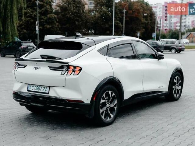Белый Форд Mustang Mach-E, объемом двигателя 0 л и пробегом 56 тыс. км за 25300 $, фото 4 на Automoto.ua