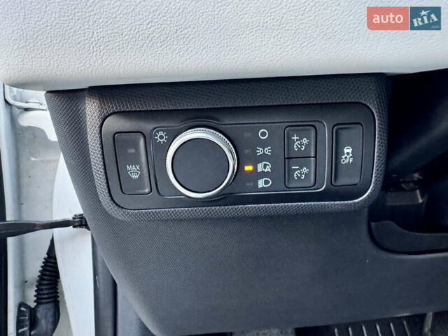 Білий Форд Mustang Mach-E, об'ємом двигуна 0 л та пробігом 42 тис. км за 25300 $, фото 23 на Automoto.ua