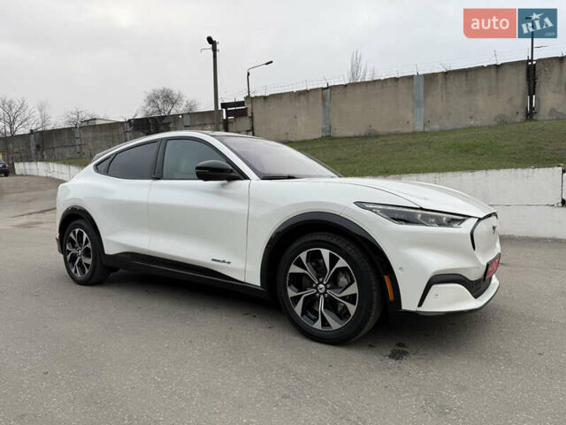 Білий Форд Mustang Mach-E, об'ємом двигуна 0 л та пробігом 61 тис. км за 23500 $, фото 1 на Automoto.ua