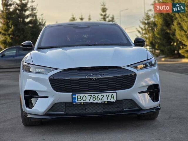 Белый Форд Mustang Mach-E, объемом двигателя 0 л и пробегом 31 тыс. км за 31999 $, фото 1 на Automoto.ua