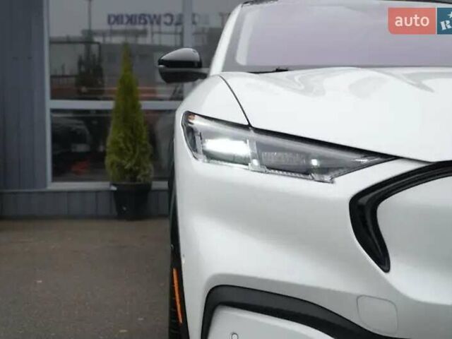 Белый Форд Mustang Mach-E, объемом двигателя 0 л и пробегом 42 тыс. км за 32500 $, фото 9 на Automoto.ua