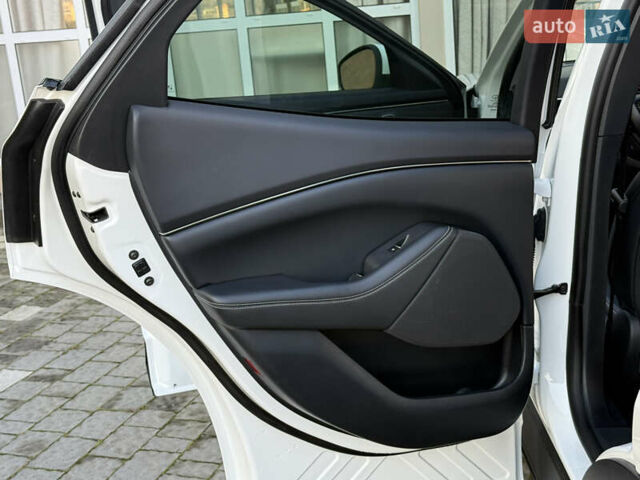 Белый Форд Mustang Mach-E, объемом двигателя 0 л и пробегом 60 тыс. км за 22200 $, фото 54 на Automoto.ua