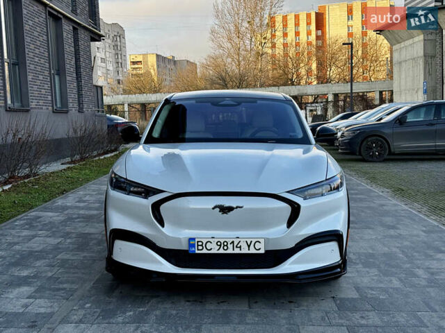 Білий Форд Mustang Mach-E, об'ємом двигуна 0 л та пробігом 42 тис. км за 25300 $, фото 3 на Automoto.ua