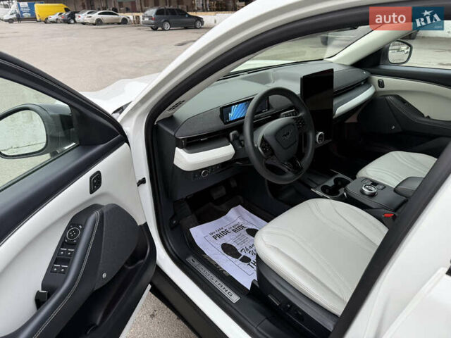Білий Форд Mustang Mach-E, об'ємом двигуна 0 л та пробігом 61 тис. км за 23500 $, фото 10 на Automoto.ua