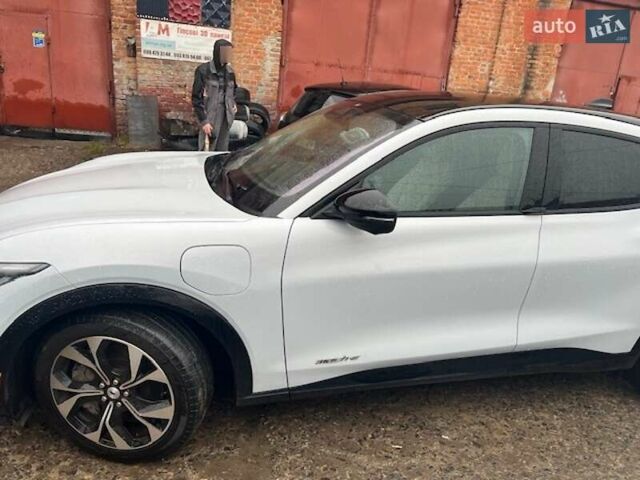 Белый Форд Mustang Mach-E, объемом двигателя 0 л и пробегом 42 тыс. км за 24500 $, фото 3 на Automoto.ua