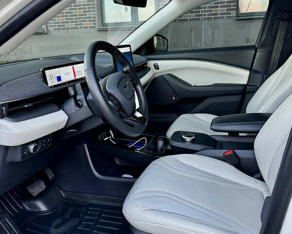 Білий Форд Mustang Mach-E, об'ємом двигуна 0 л та пробігом 42 тис. км за 25300 $, фото 17 на Automoto.ua