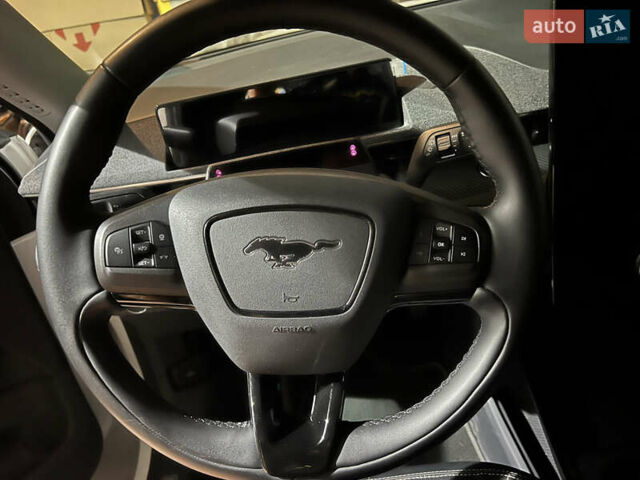 Білий Форд Mustang Mach-E, об'ємом двигуна 0 л та пробігом 48 тис. км за 26100 $, фото 48 на Automoto.ua