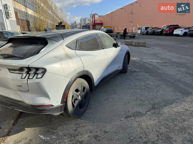 Білий Форд Mustang Mach-E, об'ємом двигуна 0 л та пробігом 90 тис. км за 21500 $, фото 7 на Automoto.ua