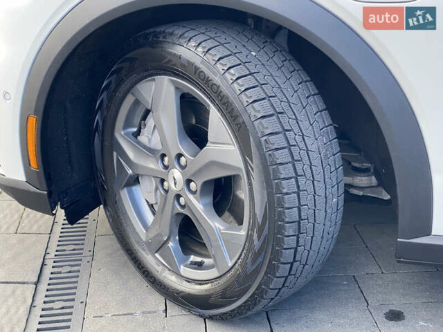 Белый Форд Mustang Mach-E, объемом двигателя 0 л и пробегом 58 тыс. км за 22950 $, фото 26 на Automoto.ua