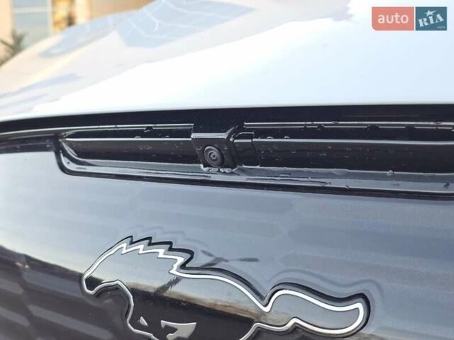 Белый Форд Mustang Mach-E, объемом двигателя 0 л и пробегом 31 тыс. км за 31999 $, фото 38 на Automoto.ua