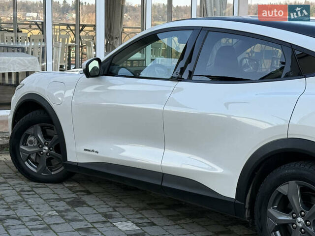 Белый Форд Mustang Mach-E, объемом двигателя 0 л и пробегом 60 тыс. км за 22200 $, фото 49 на Automoto.ua