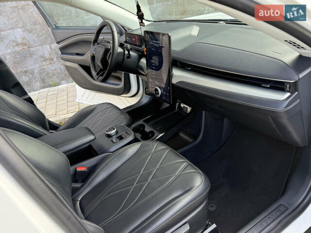 Белый Форд Mustang Mach-E, объемом двигателя 0 л и пробегом 57 тыс. км за 23600 $, фото 44 на Automoto.ua