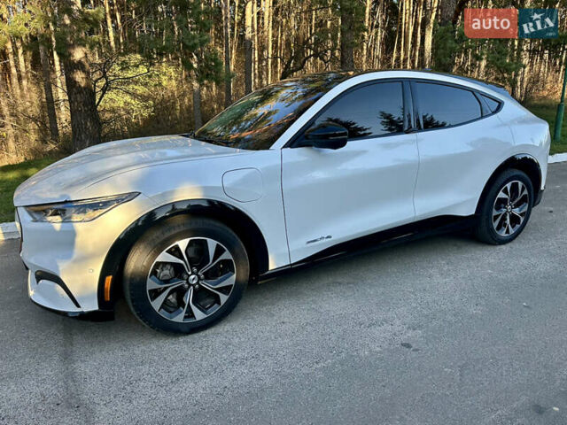 Белый Форд Mustang Mach-E, объемом двигателя 0 л и пробегом 51 тыс. км за 29900 $, фото 2 на Automoto.ua