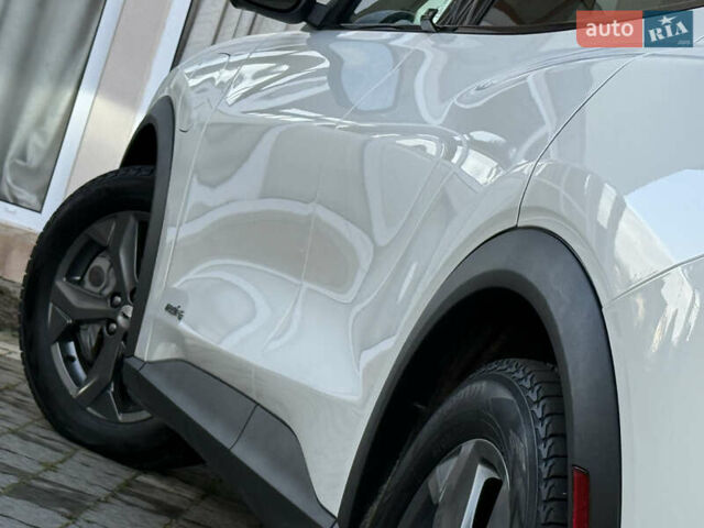 Белый Форд Mustang Mach-E, объемом двигателя 0 л и пробегом 60 тыс. км за 22200 $, фото 48 на Automoto.ua