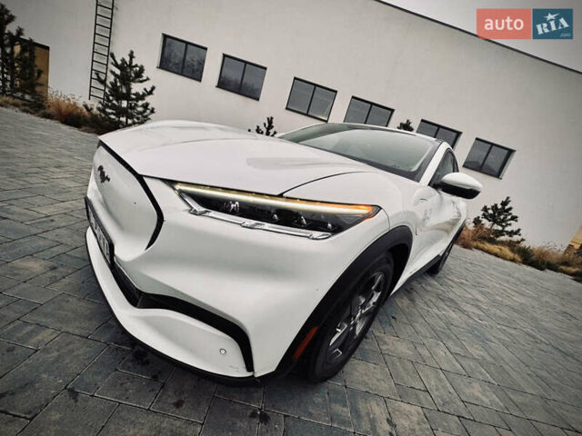 Белый Форд Mustang Mach-E, объемом двигателя 0 л и пробегом 93 тыс. км за 22250 $, фото 9 на Automoto.ua