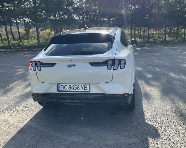 Белый Форд Mustang Mach-E, объемом двигателя 0 л и пробегом 39 тыс. км за 32500 $, фото 6 на Automoto.ua