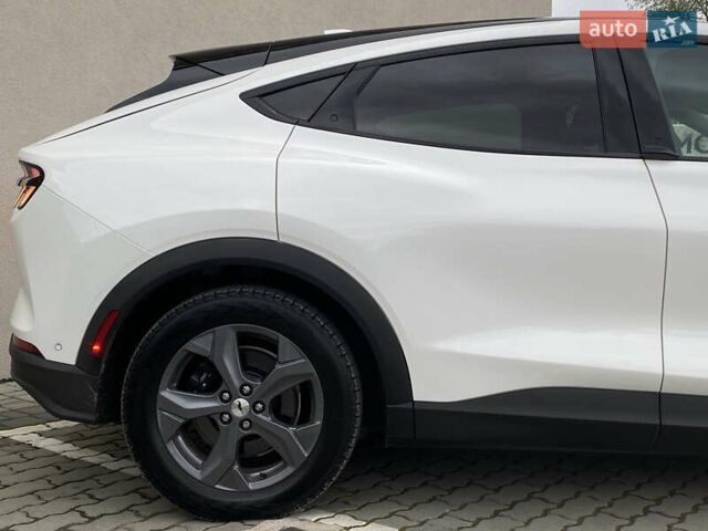 Білий Форд Mustang Mach-E, об'ємом двигуна 0 л та пробігом 58 тис. км за 22450 $, фото 15 на Automoto.ua