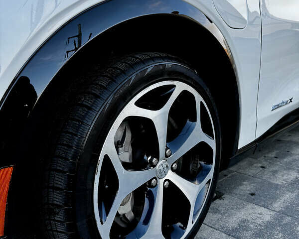 Білий Форд Mustang Mach-E, об'ємом двигуна 0 л та пробігом 42 тис. км за 25300 $, фото 12 на Automoto.ua