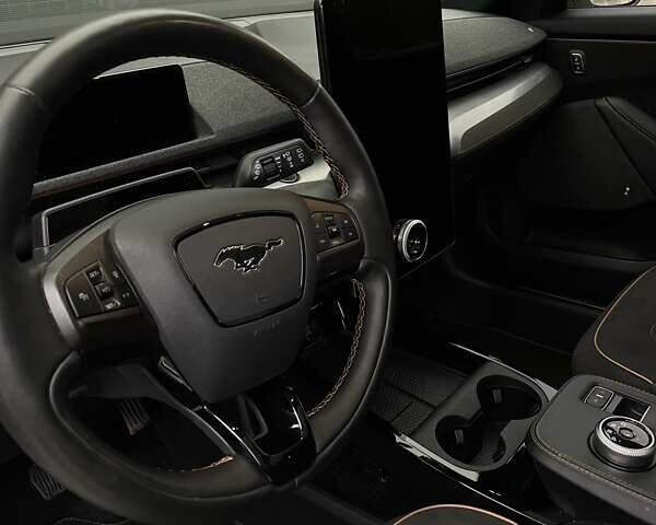 Белый Форд Mustang Mach-E, объемом двигателя 0 л и пробегом 39 тыс. км за 32500 $, фото 13 на Automoto.ua