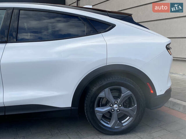 Белый Форд Mustang Mach-E, объемом двигателя 0 л и пробегом 58 тыс. км за 22950 $, фото 30 на Automoto.ua