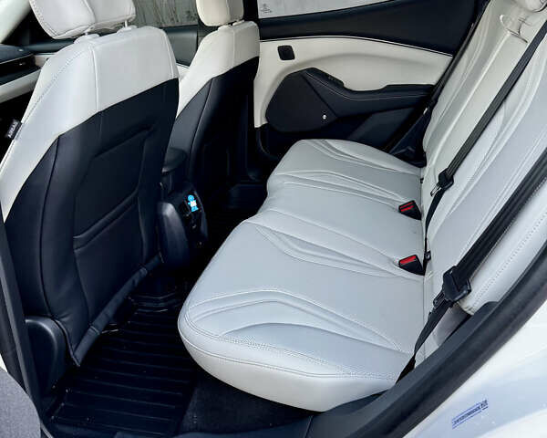 Білий Форд Mustang Mach-E, об'ємом двигуна 0 л та пробігом 42 тис. км за 25300 $, фото 26 на Automoto.ua