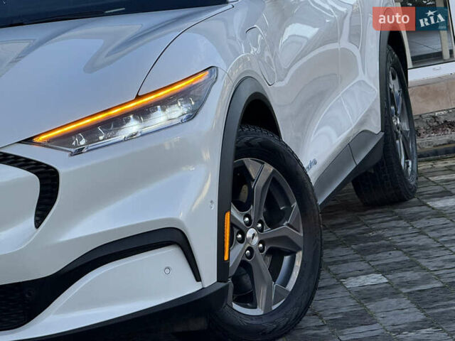 Белый Форд Mustang Mach-E, объемом двигателя 0 л и пробегом 60 тыс. км за 22200 $, фото 5 на Automoto.ua