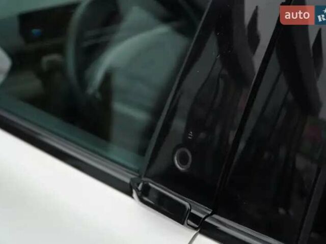 Белый Форд Mustang Mach-E, объемом двигателя 0 л и пробегом 42 тыс. км за 32500 $, фото 3 на Automoto.ua