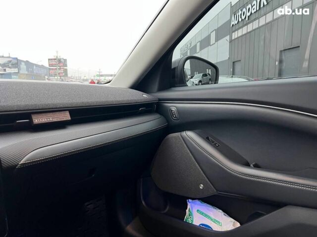 Белый Форд Mustang Mach-E, объемом двигателя 0 л и пробегом 80 тыс. км за 26640 $, фото 25 на Automoto.ua