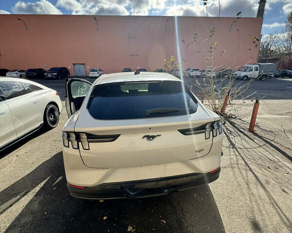 Білий Форд Mustang Mach-E, об'ємом двигуна 0 л та пробігом 90 тис. км за 21500 $, фото 2 на Automoto.ua