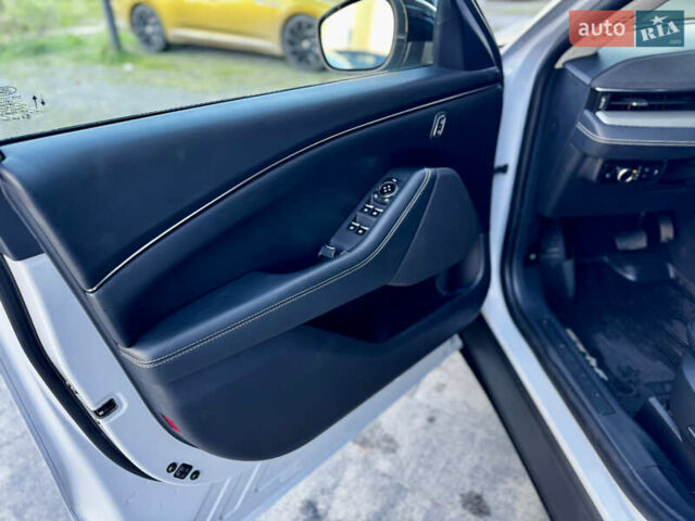 Білий Форд Mustang Mach-E, об'ємом двигуна 0 л та пробігом 32 тис. км за 24900 $, фото 9 на Automoto.ua