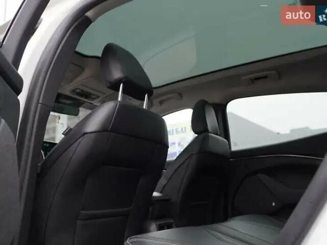 Белый Форд Mustang Mach-E, объемом двигателя 0 л и пробегом 42 тыс. км за 32500 $, фото 10 на Automoto.ua